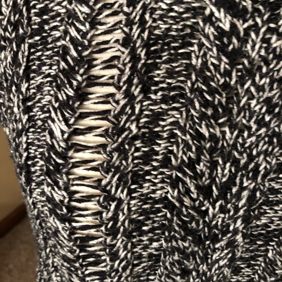 American Eagle Black and White Marled Sweater Sz XS EUC - Picture 4 of 7